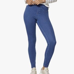 Medium Wash Women's Curvy Fit Essential Denim Leggings
